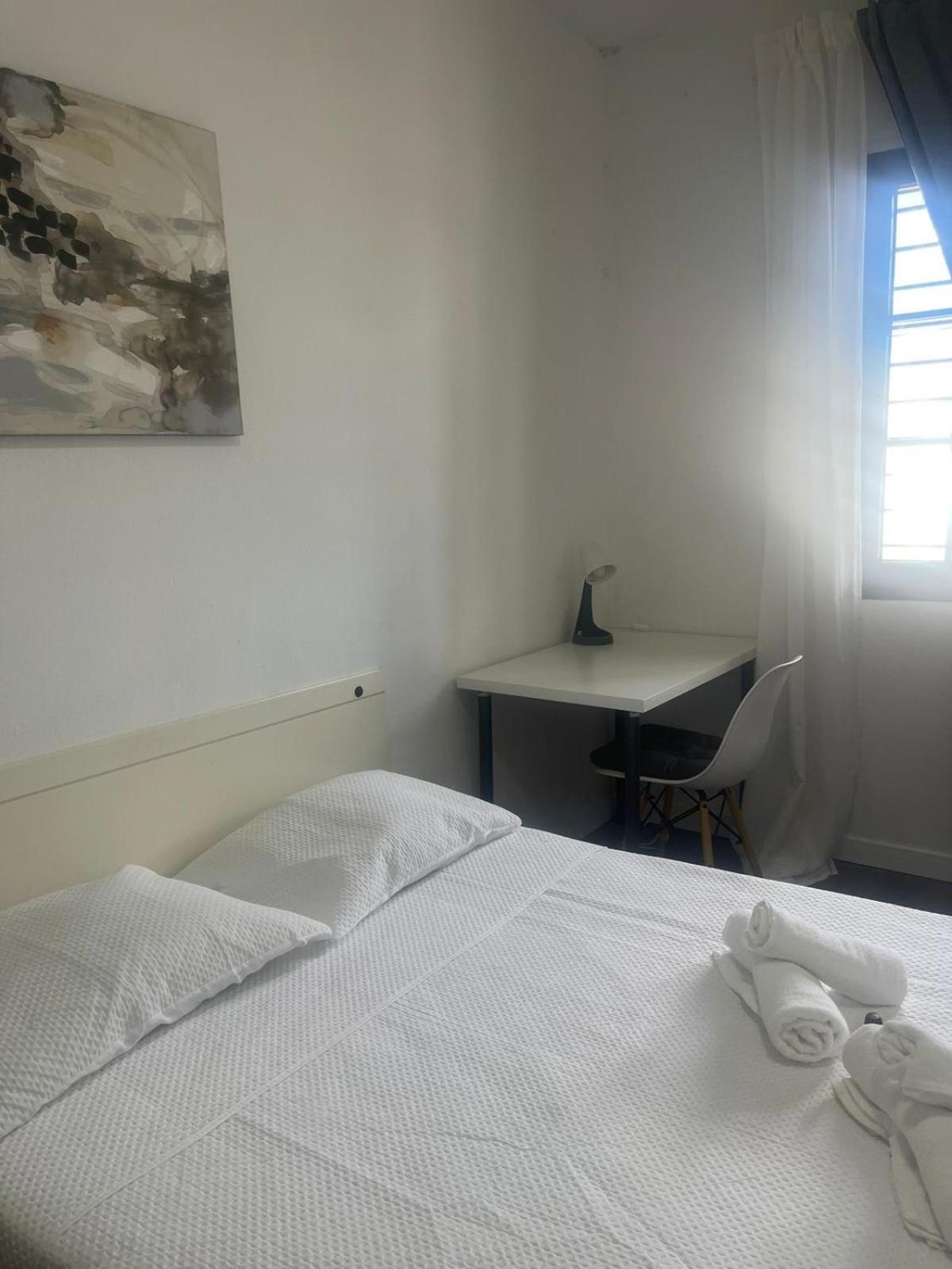 Mediterranean House - Habitaciones Privadas En Casa Compartida 梅里那德奥拉菲 外观 照片